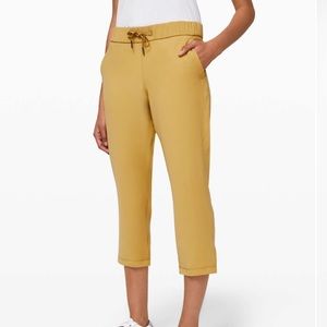 Lululemon on the fly crop capri jogger pants vintage gold colour light spring